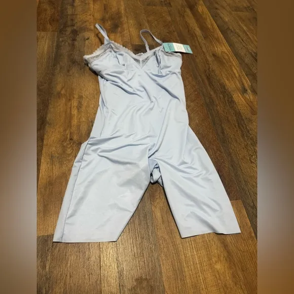 ASSETS by SPANX Women's FeminineShaping Mid-Thigh Bodysuit Size Small NWT