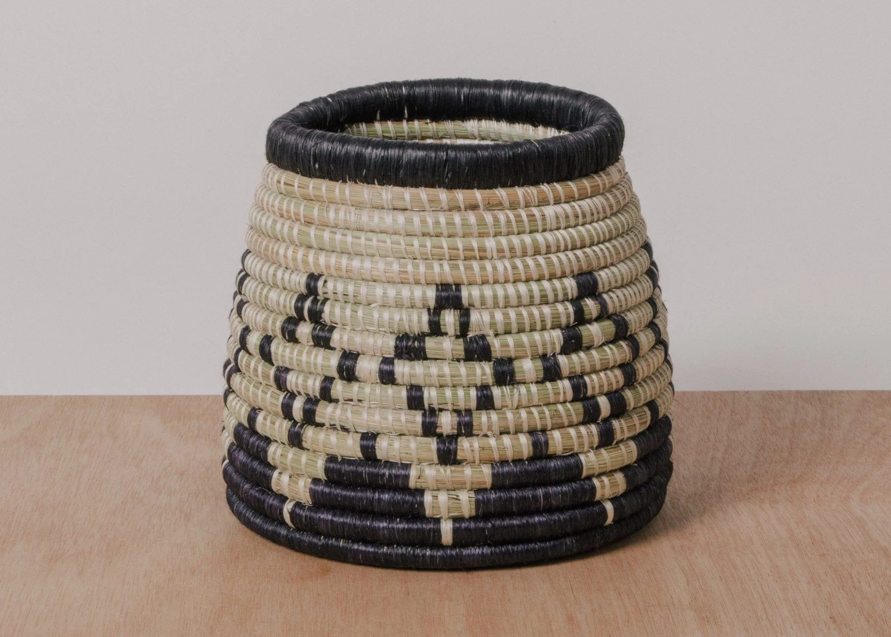 BLACK DIAMOND UTENSIL HOLDER (RWANDA)