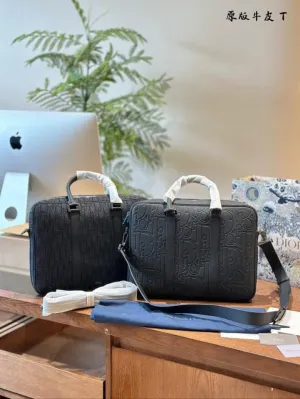D laptop carrier