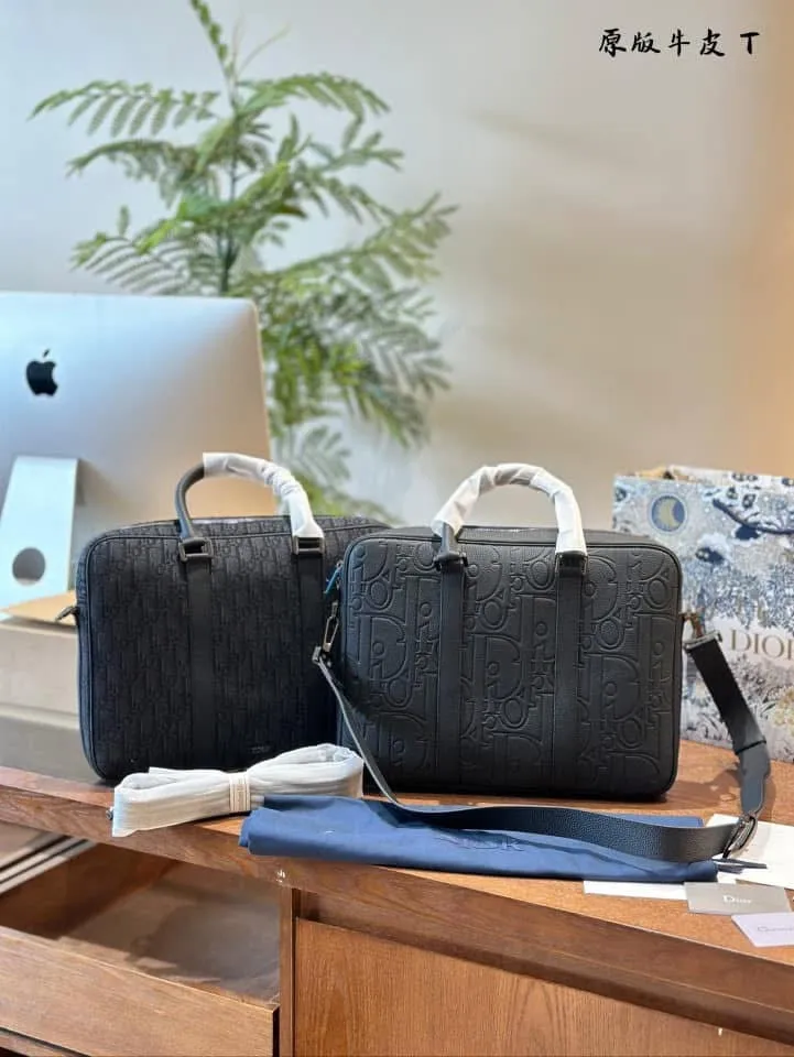 D laptop carrier