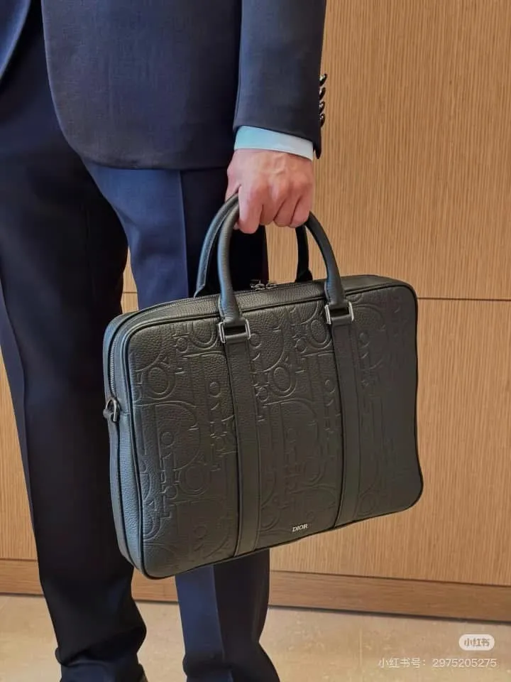 D laptop carrier