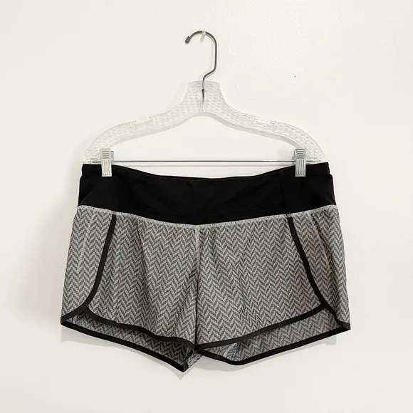 Lululemon Run Times Short Giant Herringbone Chevron Print Gray Black Size 10
