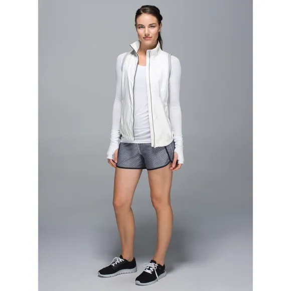 Lululemon Run Times Short Giant Herringbone Chevron Print Gray Black Size 10