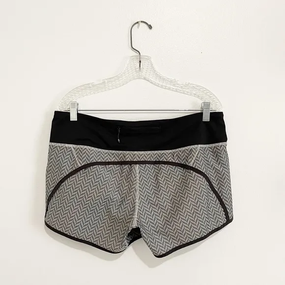 Lululemon Run Times Short Giant Herringbone Chevron Print Gray Black Size 10