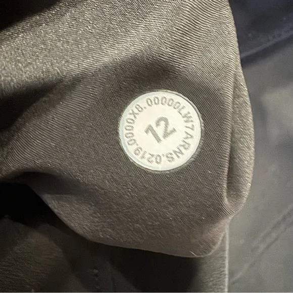 NWT Lululemon On The Fly Short Woven 2.5” in Black Sz 12