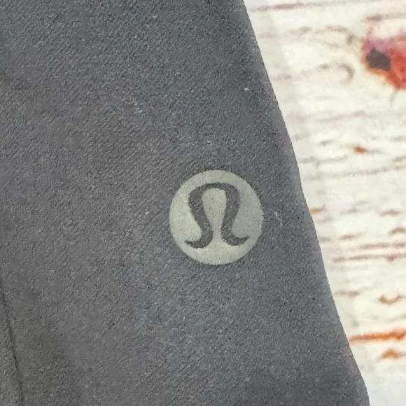 NWT Lululemon On The Fly Short Woven 2.5” in Black Sz 12