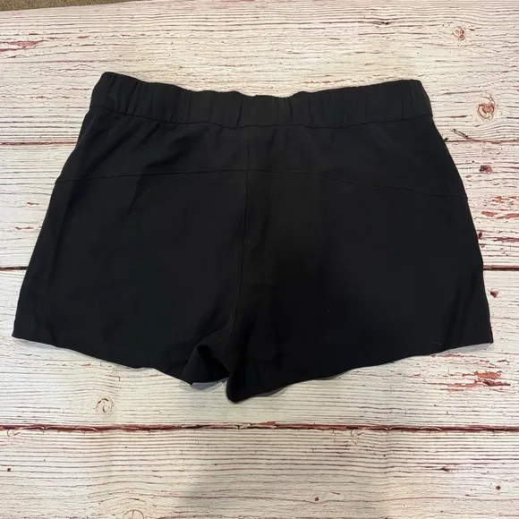 NWT Lululemon On The Fly Short Woven 2.5” in Black Sz 12