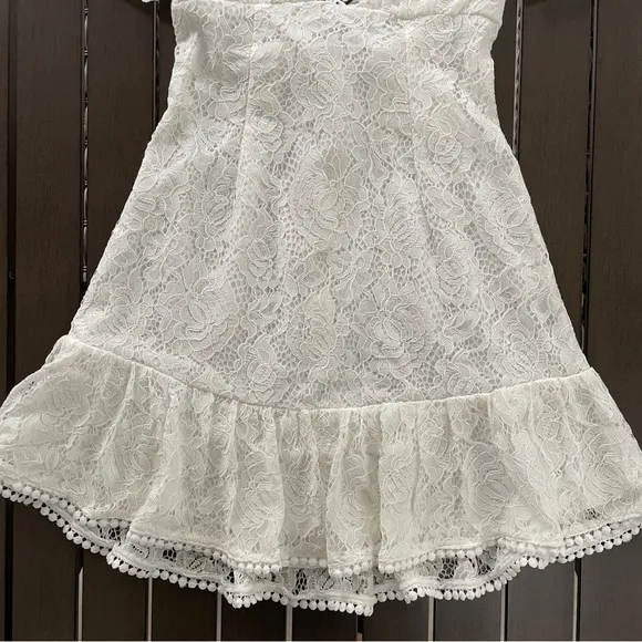 NWT SAINTS   SECRETS WHITE LACE EMBROIDERED MINI DRESS!!