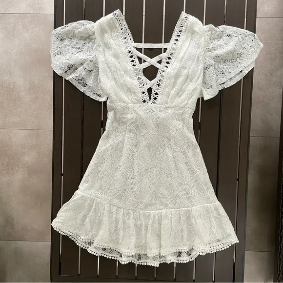 NWT SAINTS   SECRETS WHITE LACE EMBROIDERED MINI DRESS!!