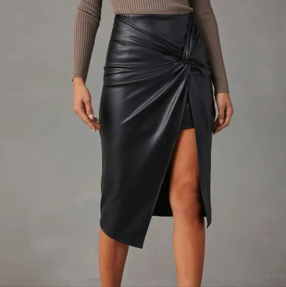 Twist Detail High Waist Skirt - Black