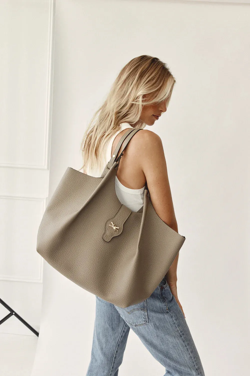 Vestirsi Grace Large East West Tote Taupe